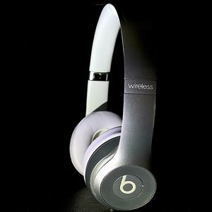 Beats Solo 2 Silver Special Edition